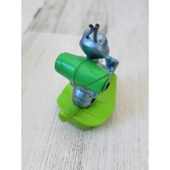 Flik Bug's Life Leaf leaving Disney McDonald's Pixar toy figure - Picture 3 of 5